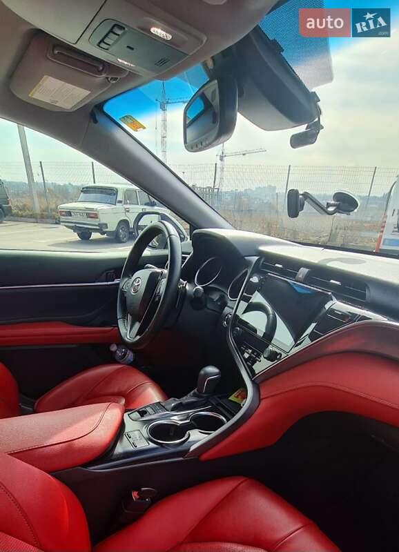 Седан Toyota Camry 2017 в Виннице