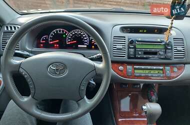 Седан Toyota Camry 2004 в 