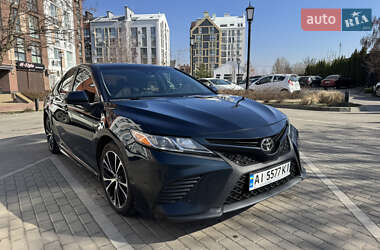 Седан Toyota Camry 2018 в Києві