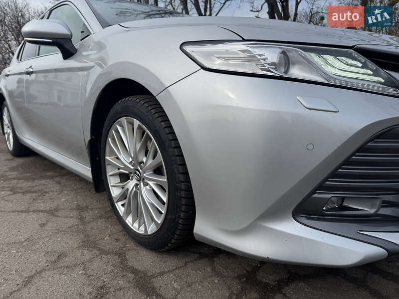 Седан Toyota Camry 2018 в Харькове