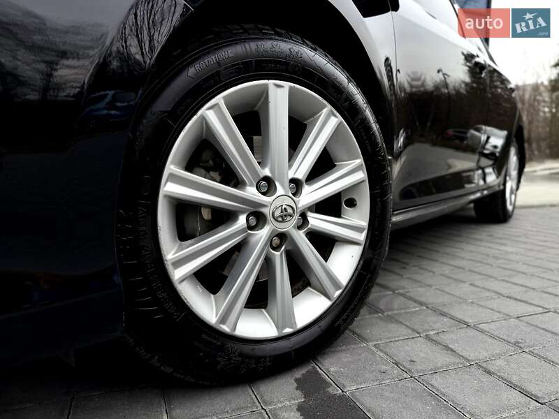 Седан Toyota Camry 2012 в Львове