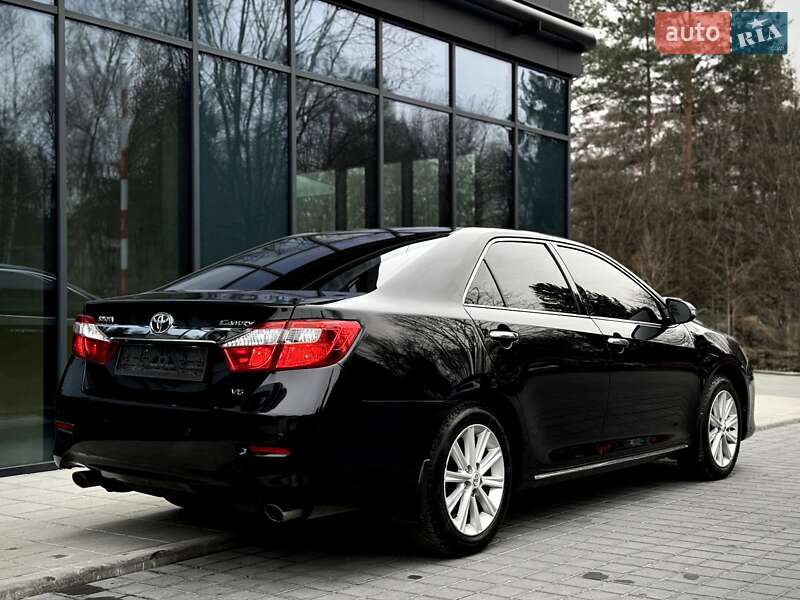 Седан Toyota Camry 2012 в Львове