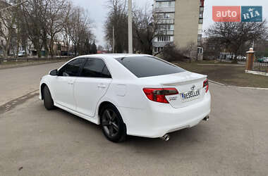 Седан Toyota Camry 2013 в Краснограде