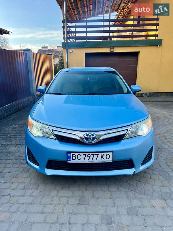 Седан Toyota Camry 2013 в Львові