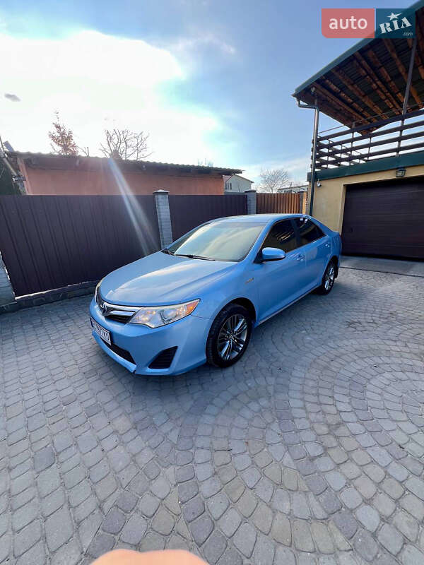 Седан Toyota Camry 2013 в Львові