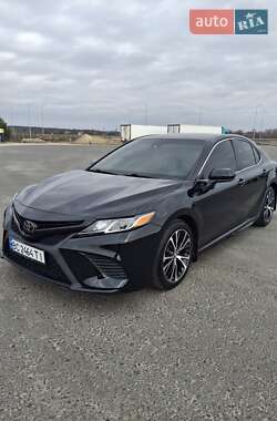 Седан Toyota Camry 2018 в Києві