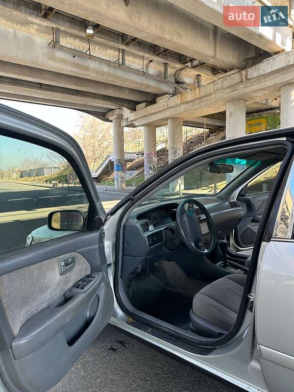 Седан Toyota Camry 2000 в Одессе