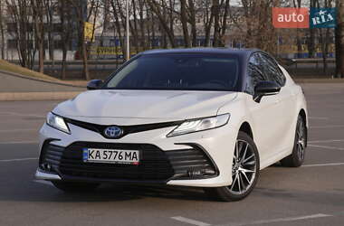 Седан Toyota Camry 2023 в Києві