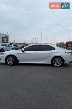 Седан Toyota Camry 2018 в 