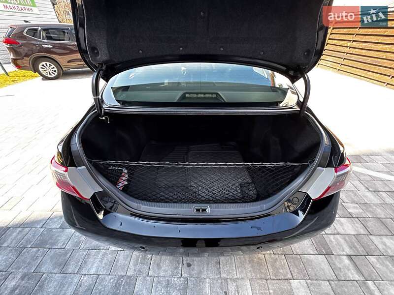 Седан Toyota Camry 2006 в Киеве