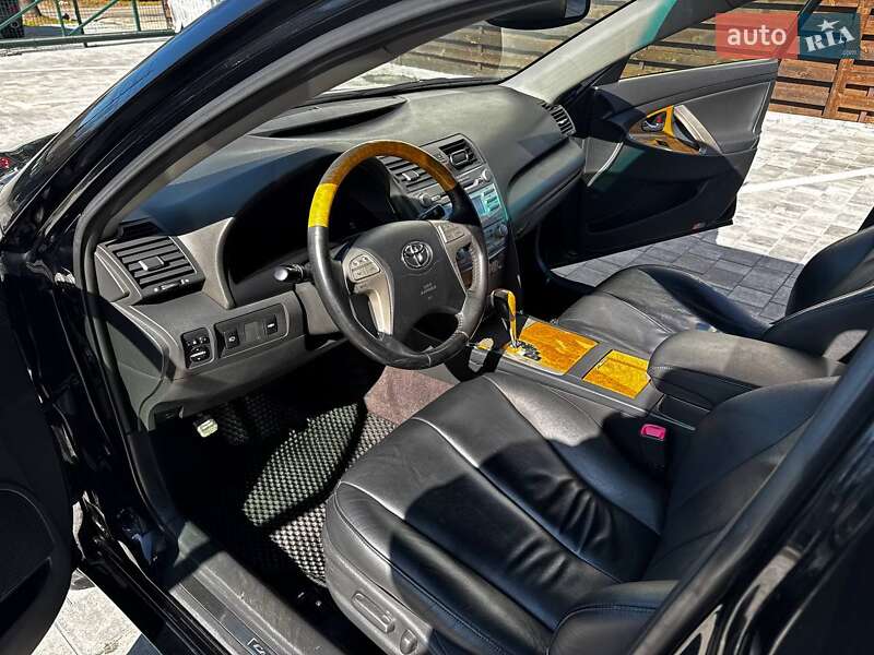 Седан Toyota Camry 2006 в Киеве