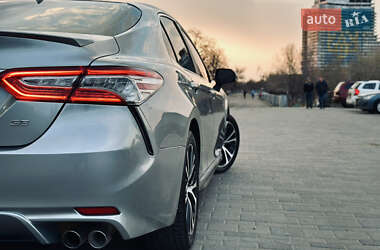 Седан Toyota Camry 2019 в Днепре