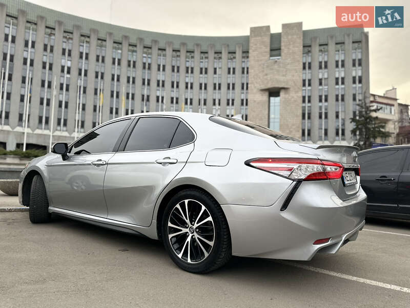 Седан Toyota Camry 2019 в Днепре