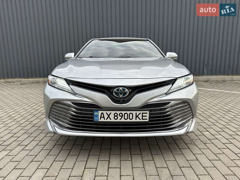 Седан Toyota Camry 2018 в Харкові