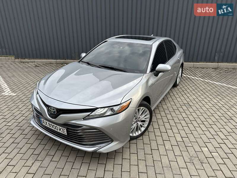 Седан Toyota Camry 2018 в Харкові