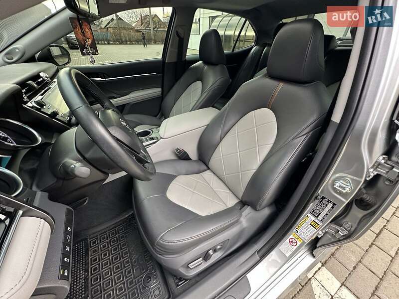 Седан Toyota Camry 2018 в Харкові