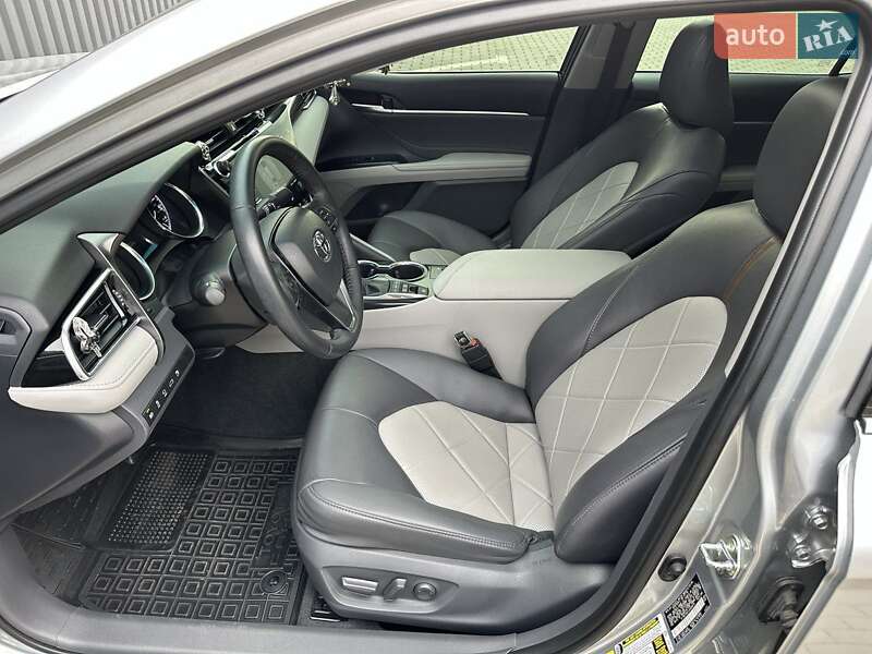 Седан Toyota Camry 2018 в Харкові