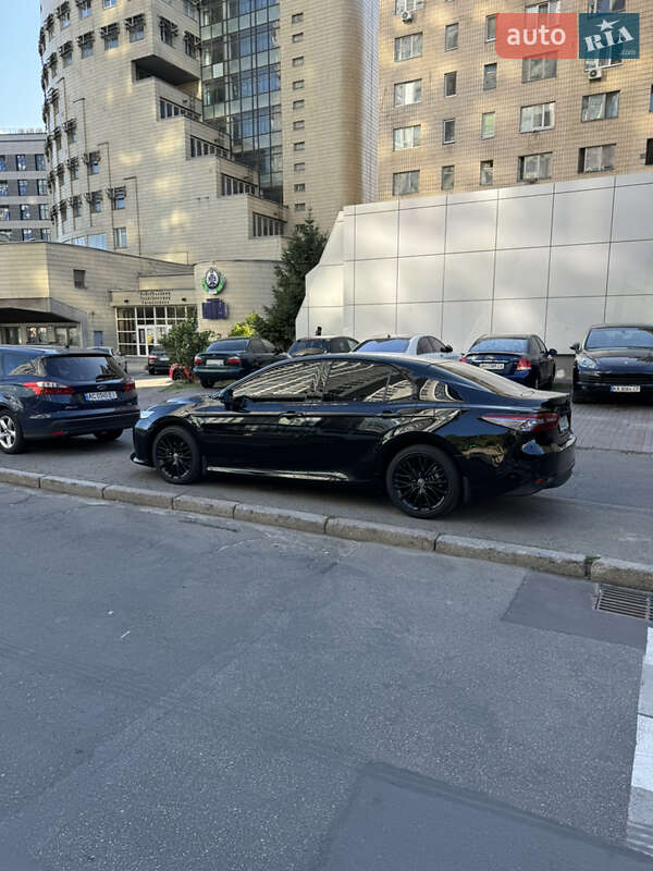 Седан Toyota Camry 2019 в 