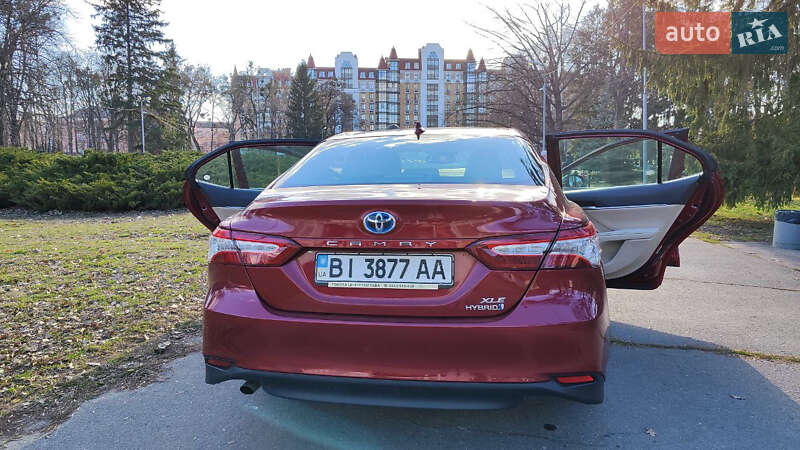 Седан Toyota Camry 2020 в Полтаве