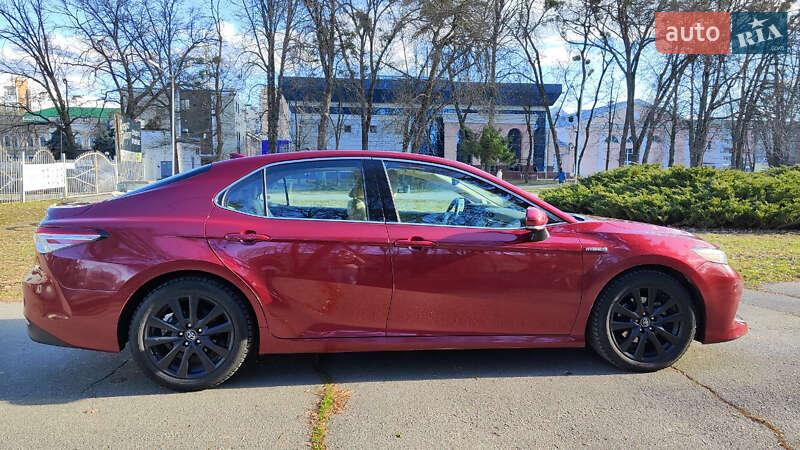 Седан Toyota Camry 2020 в Полтаве