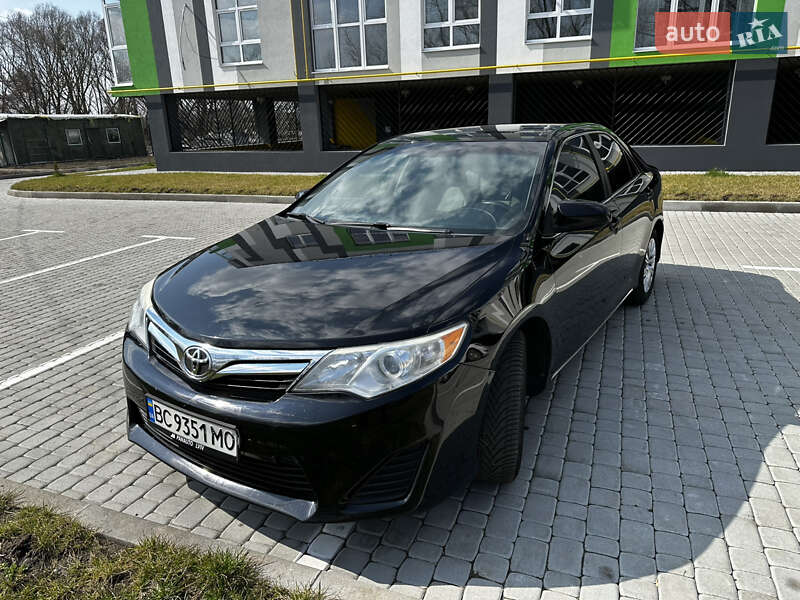 Седан Toyota Camry 2013 в 