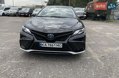 Седан Toyota Camry 2023 в 