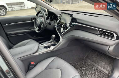 Седан Toyota Camry 2023 в 