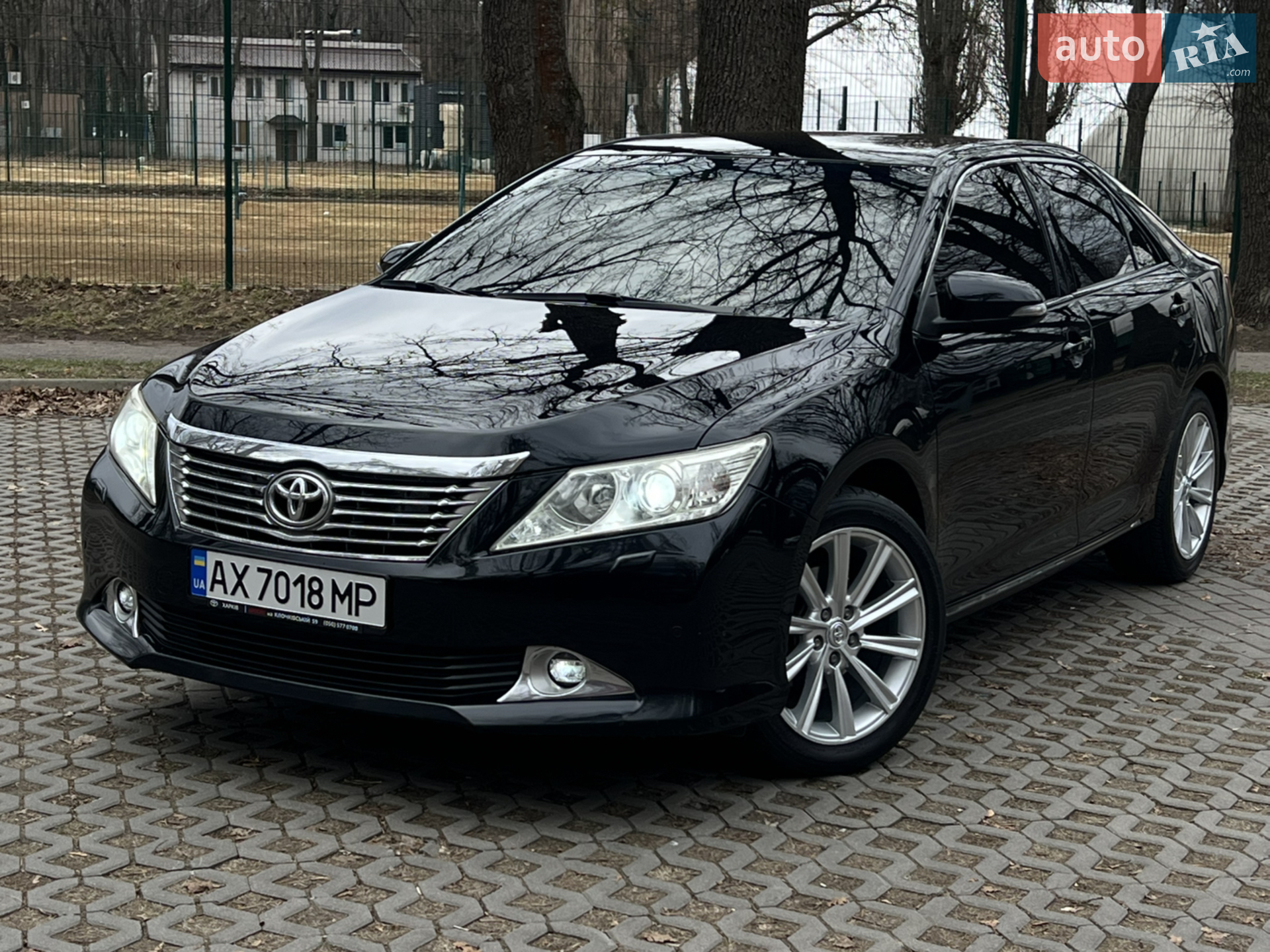 2012 Toyota Camry - фото 1