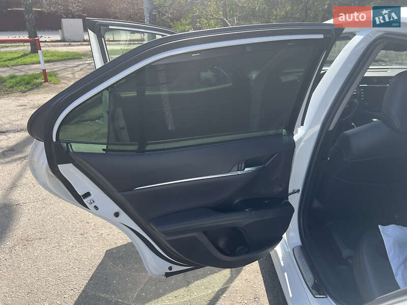 Седан Toyota Camry 2019 в Одессе