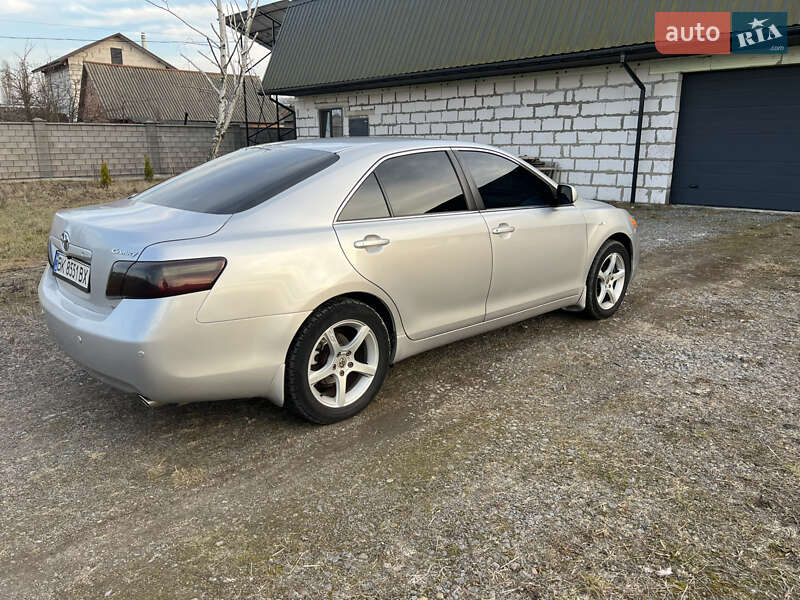 Седан Toyota Camry 2008 в Сарнах