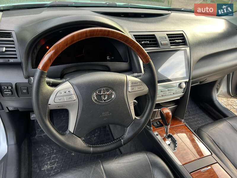 Седан Toyota Camry 2008 в Сарнах