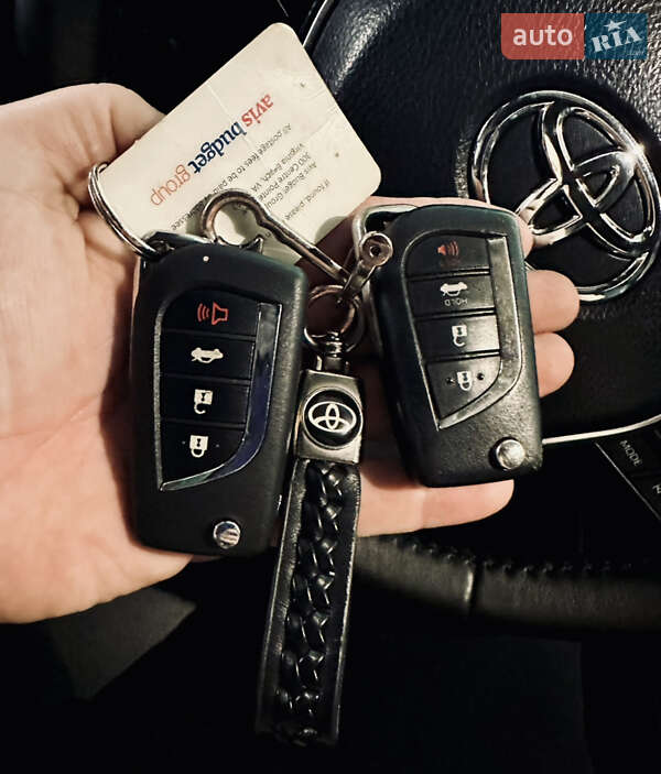 Седан Toyota Camry 2019 в Днепре