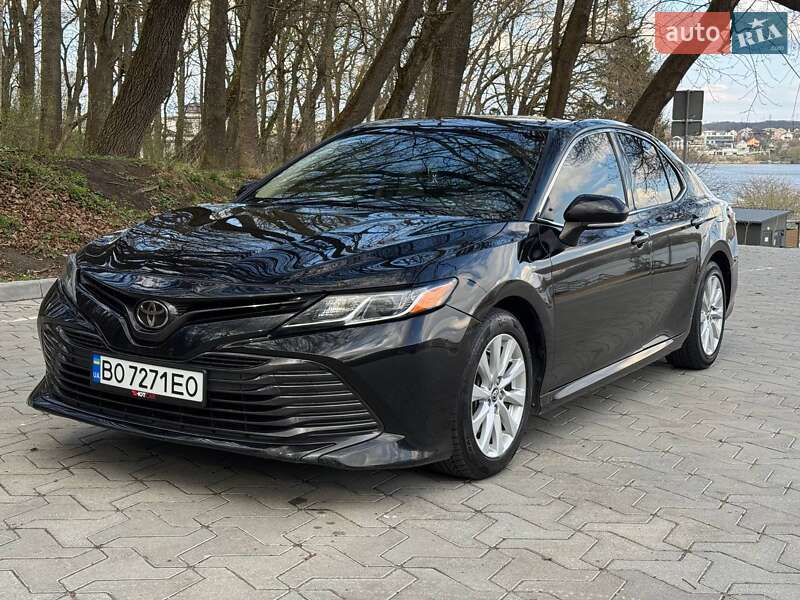 Седан Toyota Camry 2017 в 