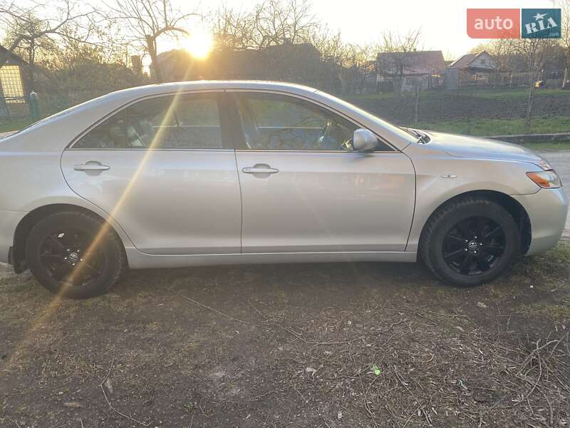 Седан Toyota Camry 2007 в Львові
