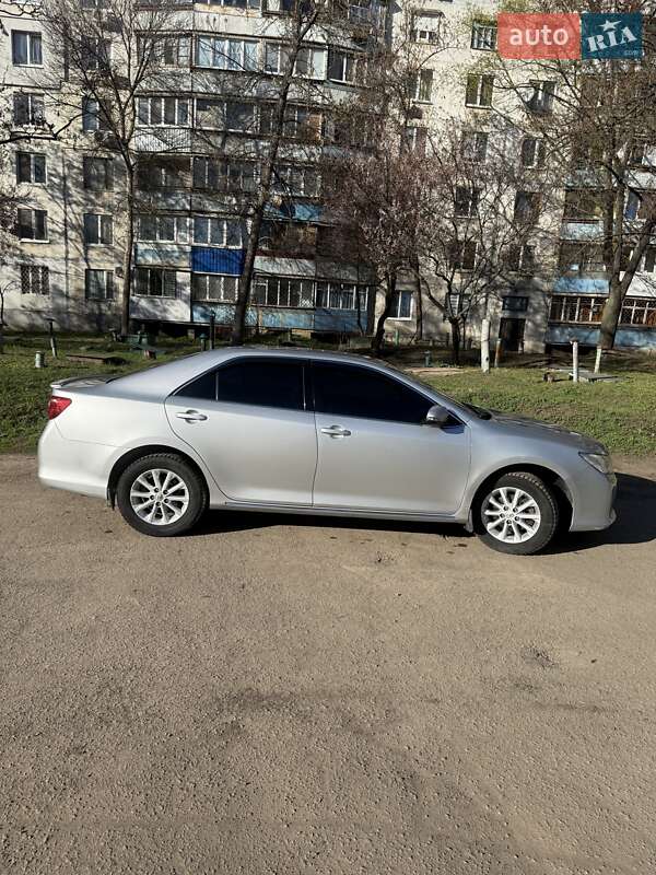 Седан Toyota Camry 2011 в Харькове