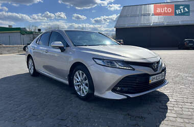 Седан Toyota Camry 2017 в 