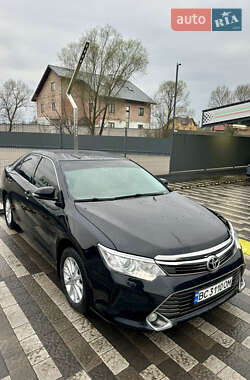 Седан Toyota Camry 2015 в Львове