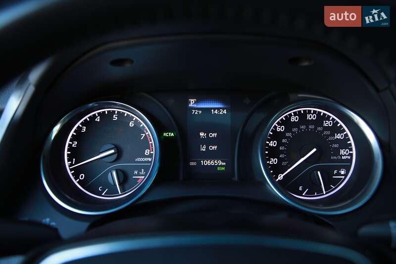 Седан Toyota Camry 2018 в Харькове