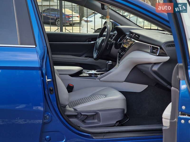 Седан Toyota Camry 2019 в Одесі