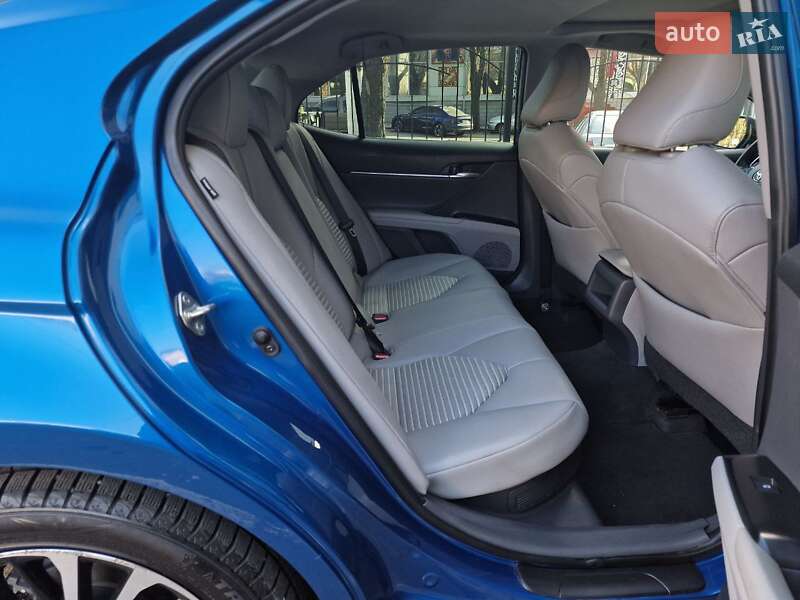 Седан Toyota Camry 2019 в Одесі