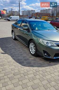 Седан Toyota Camry 2013 в 