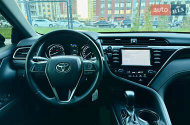 Седан Toyota Camry 2018 в 