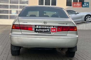 Седан Toyota Camry 2000 в 