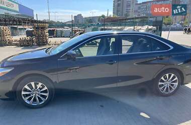 Седан Toyota Camry 2015 в Сумах