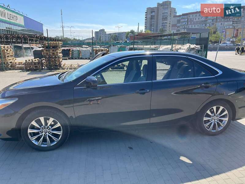 Седан Toyota Camry 2015 в Сумах