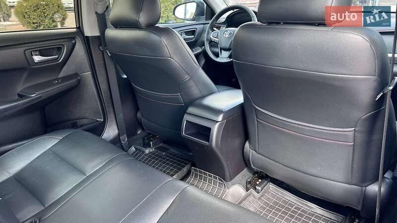 Седан Toyota Camry 2016 в Хмельницькому