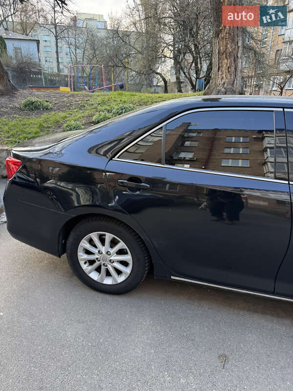 Седан Toyota Camry 2013 в Киеве