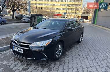 Седан Toyota Camry 2016 в Киеве