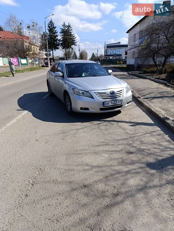 Седан Toyota Camry 2008 в Березному