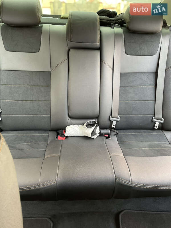 Седан Toyota Camry 2016 в Львове